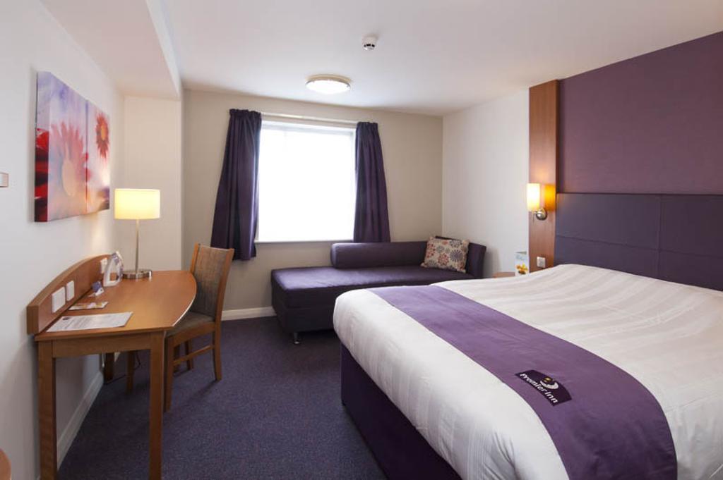 Premier Inn Newcastle - Metro Centre Гейтсхед Экстерьер фото