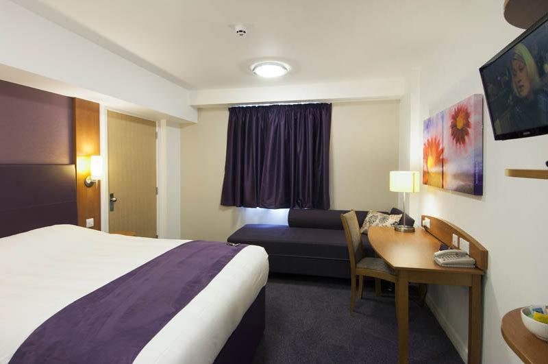 Premier Inn Newcastle - Metro Centre Гейтсхед Экстерьер фото